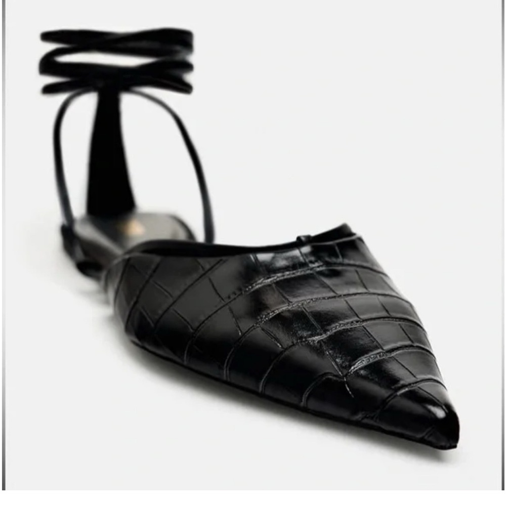 ZARA embossed pointed tow black lace up flats